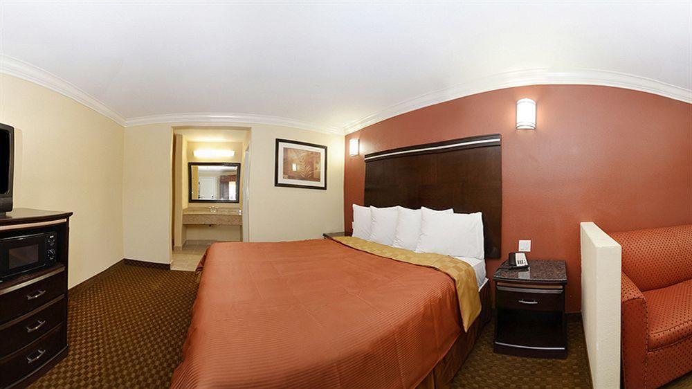 Rodeway Inn & Suites Corona Esterno foto