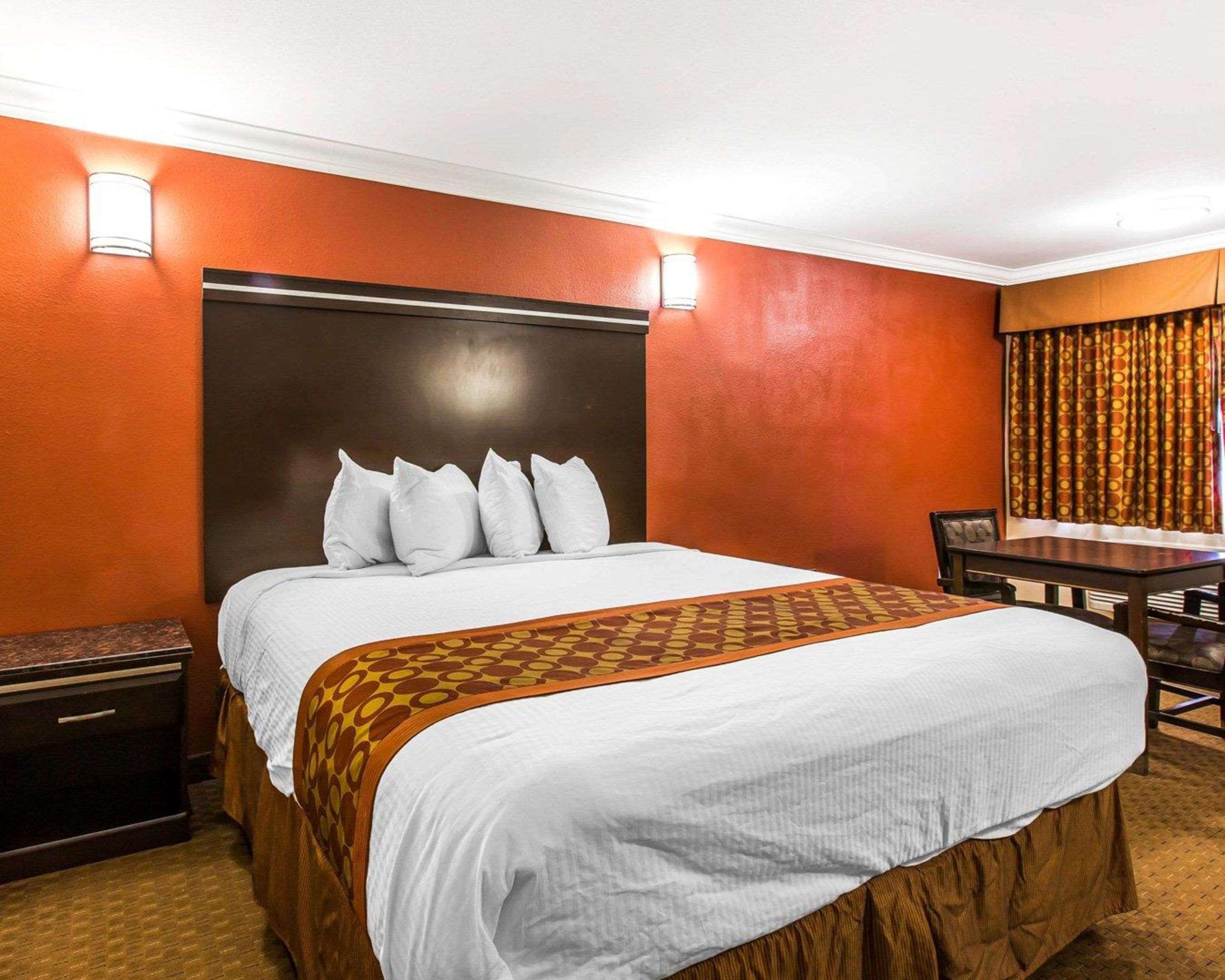 Rodeway Inn & Suites Corona Esterno foto