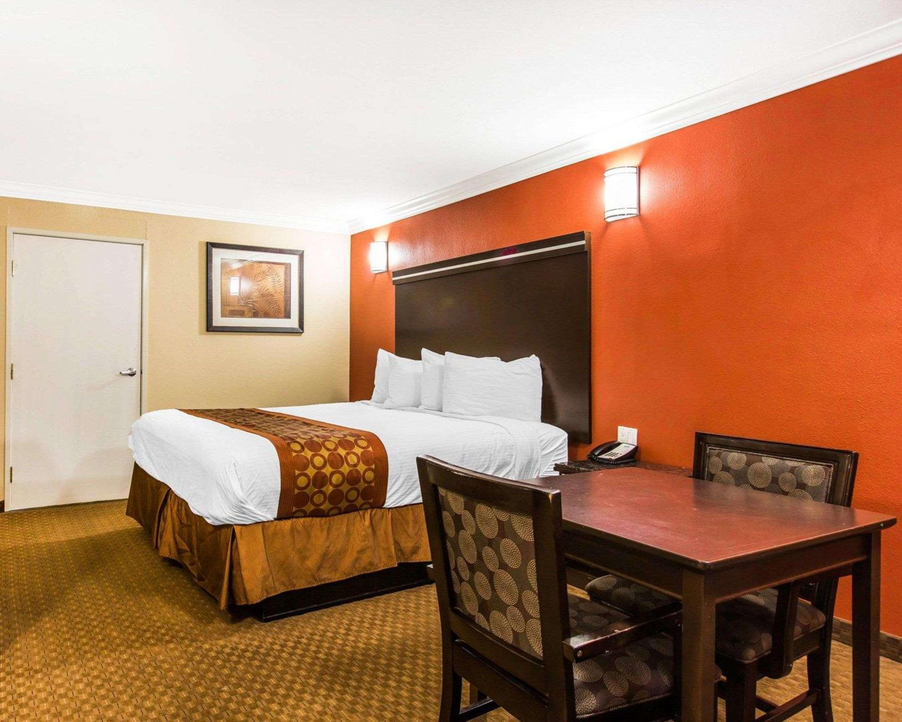 Rodeway Inn & Suites Corona Esterno foto