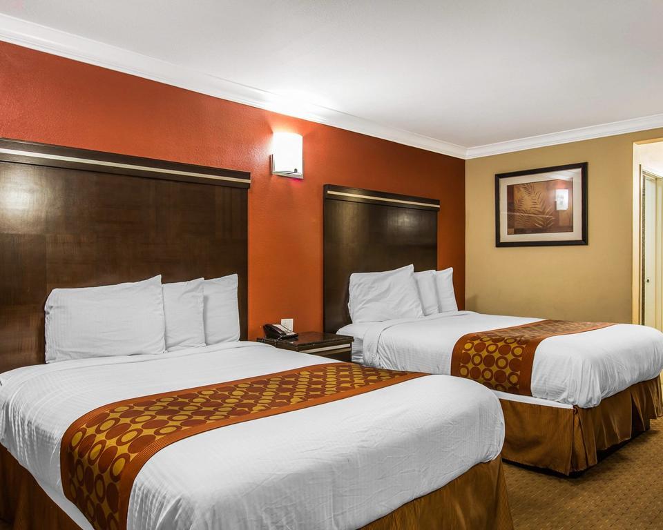 Rodeway Inn & Suites Corona Esterno foto