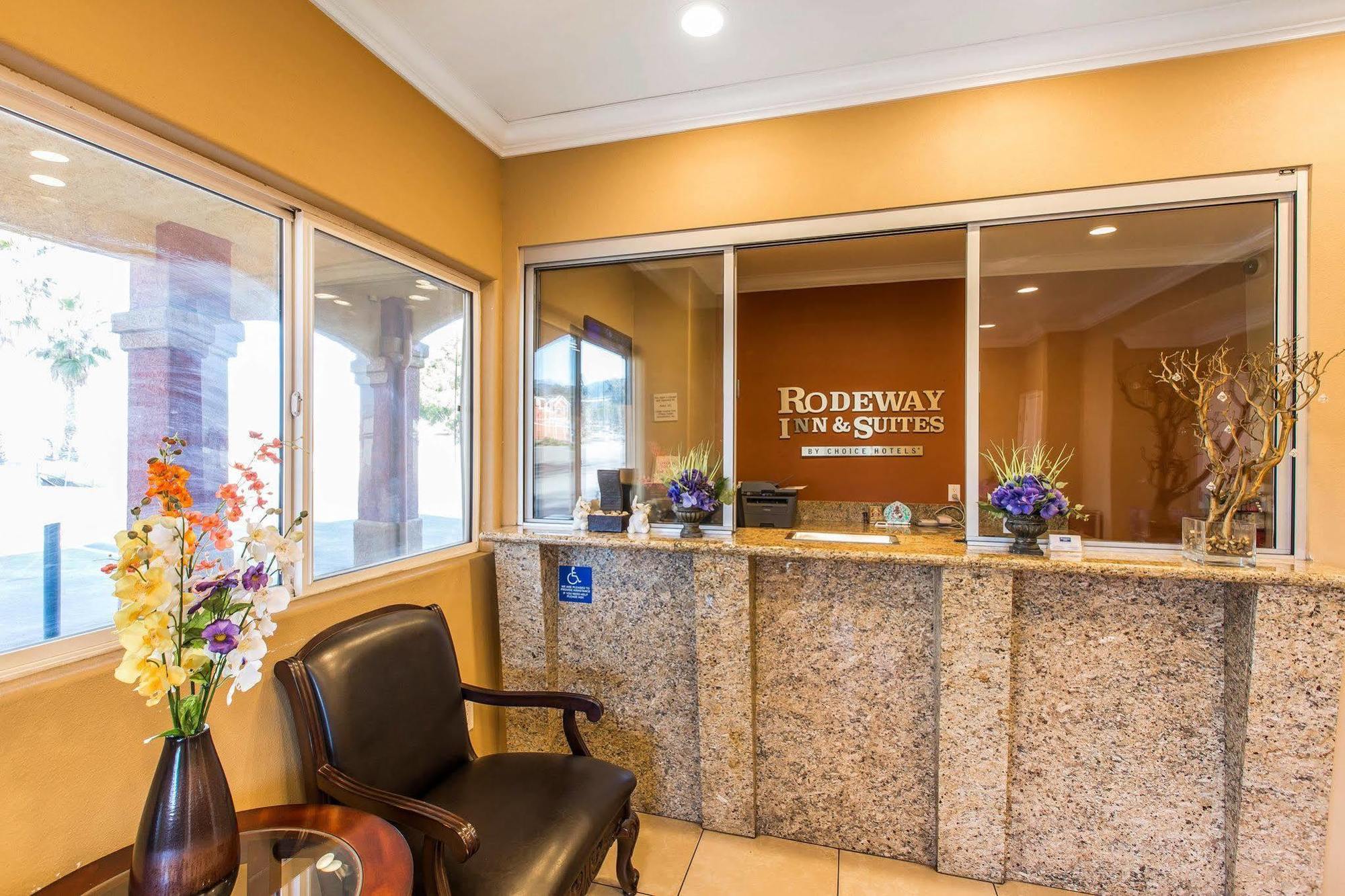 Rodeway Inn & Suites Corona Esterno foto