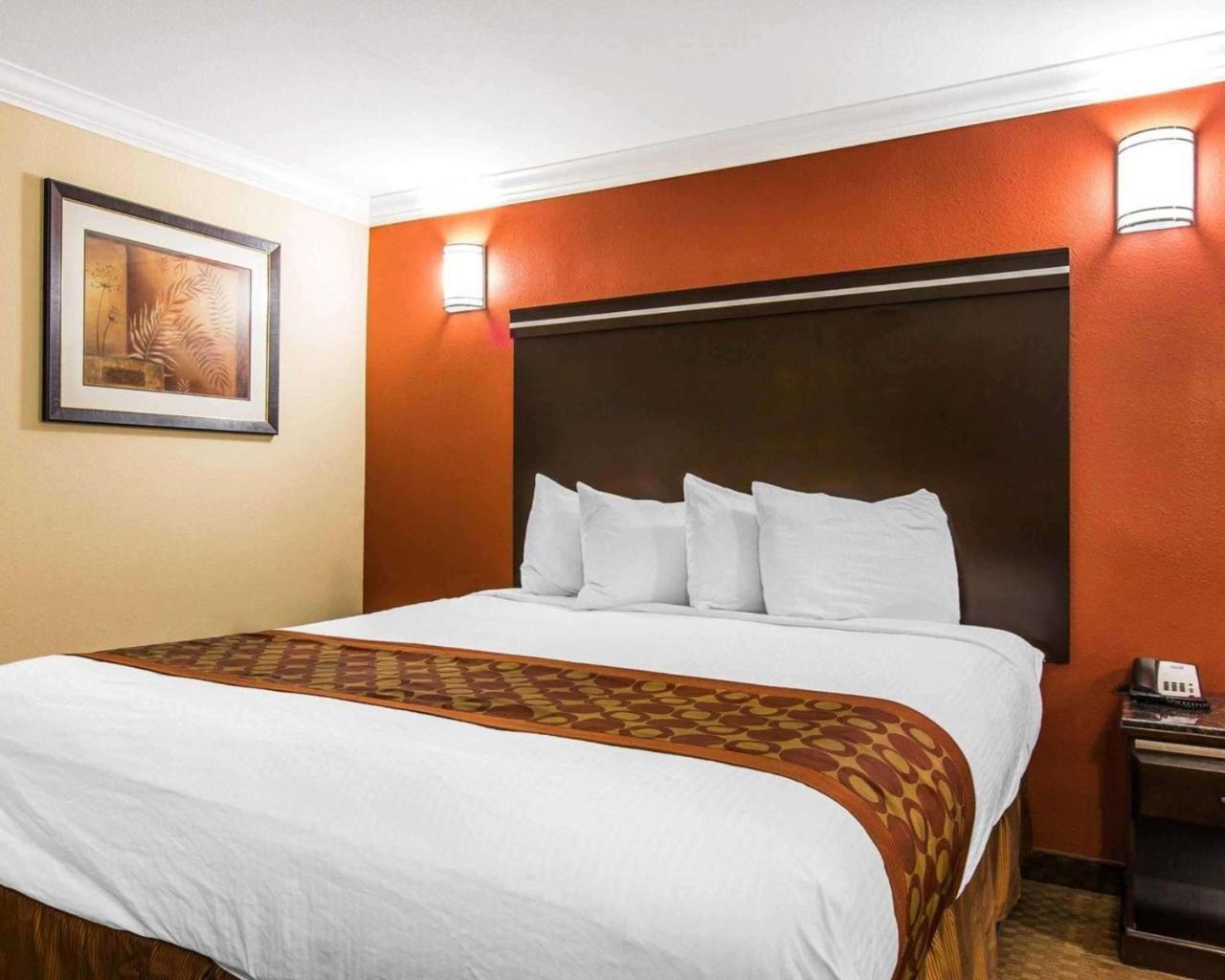 Rodeway Inn & Suites Corona Esterno foto